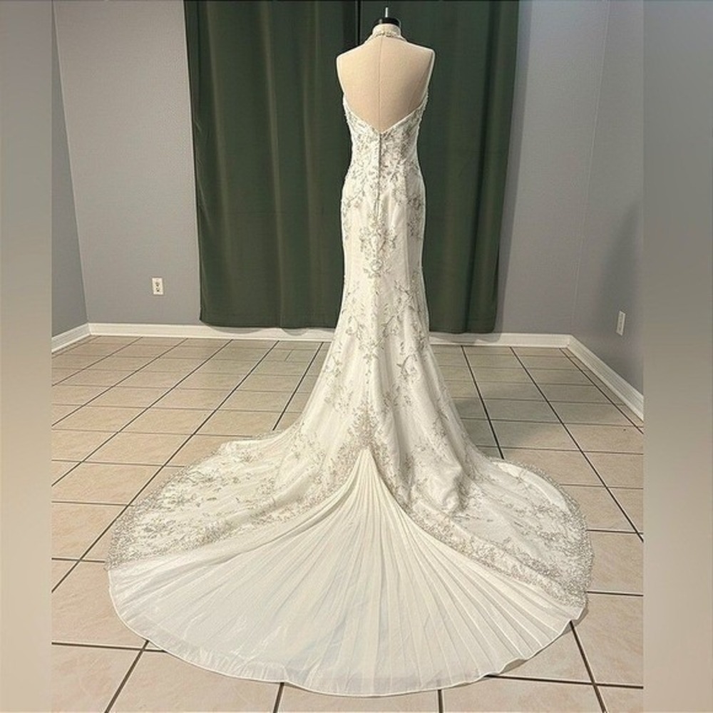 Mori Lee Madeline Gardner‎ Wedding Dress White Embroidered Halter Mermaid Bridal